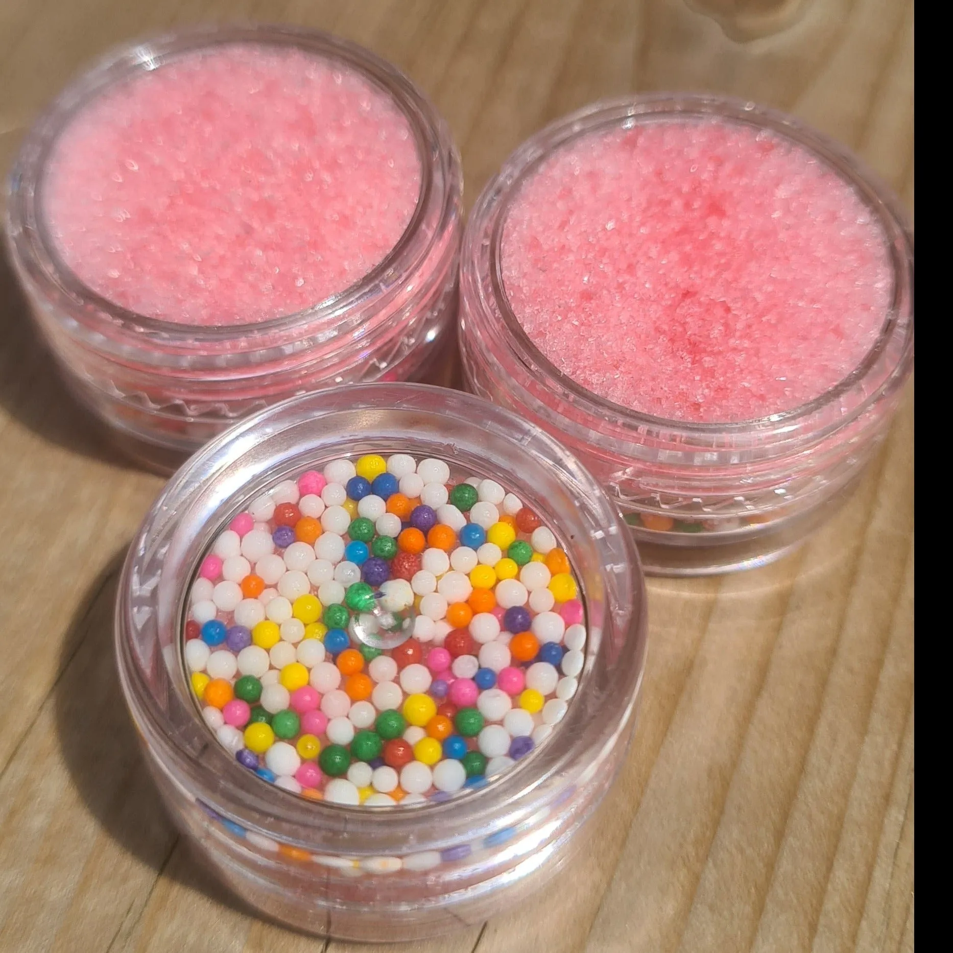 OUFF Lip Scrub